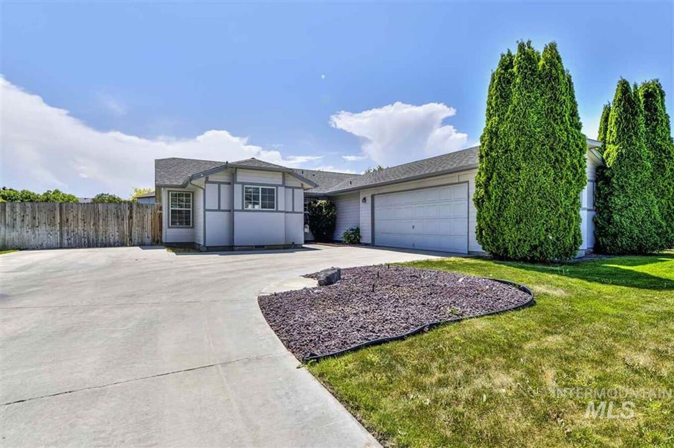 Nampa 3 bed 2 bath home - All landscaping included - Nampa 3 bed 2 bath home - All landscaping included
