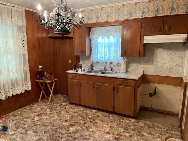 Kitchen - 3403 Frederick St