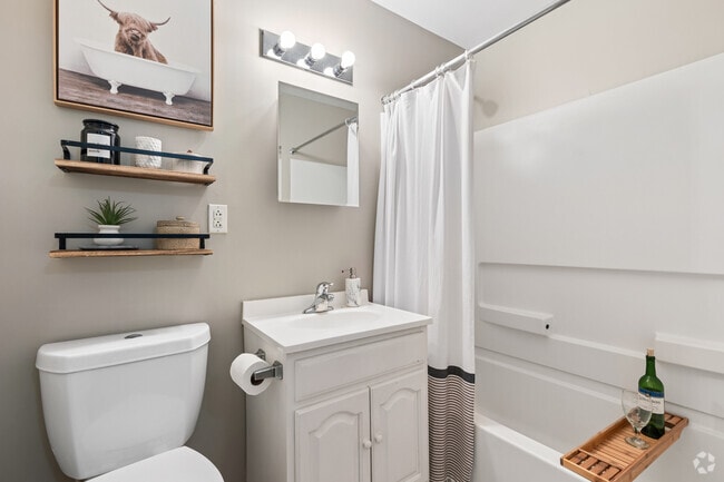 2BR, 1BA - 820SF (Phase 3) - Bathroom