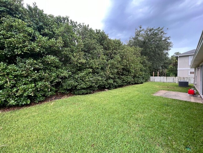 1449 Blue Heron Ln N