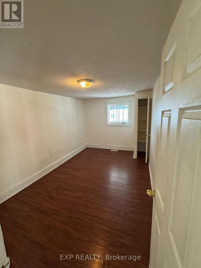 Photo - 72 Barrette St