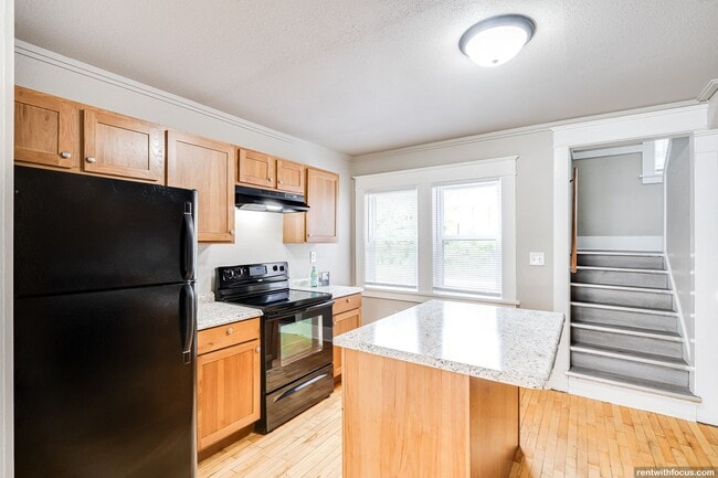 Photo - 1202-1318 Summit Ave.