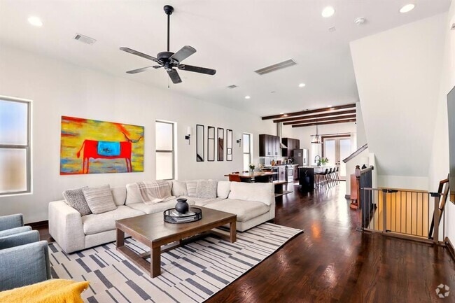 Building Photo - 1108 W 15th 1/2 St Rental