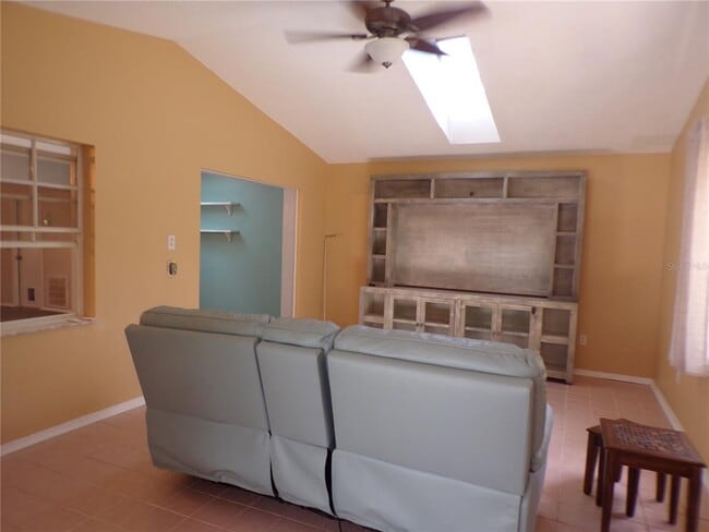 Photo - 18407 Avon Ave