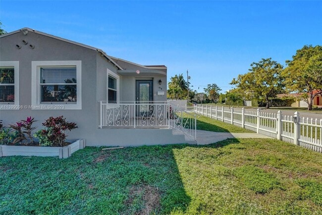 Photo - 470 SW 25th Rd