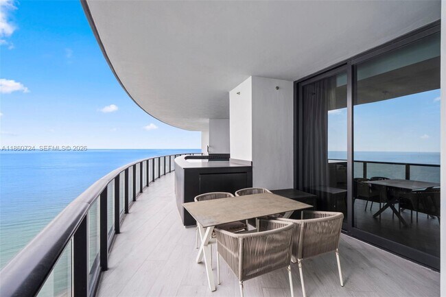 Photo - 18555 Collins Ave Unidad 2105