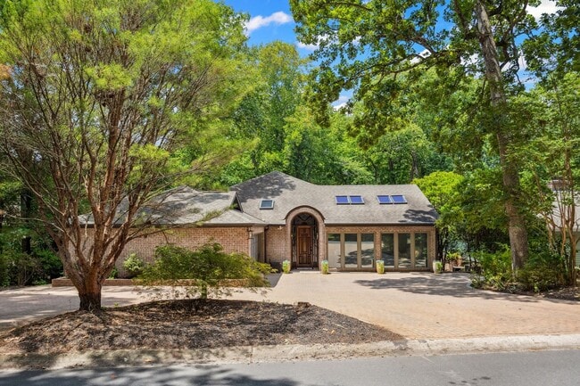 Building Photo - Gorgeous, Fully furnished 3 Bed 3.5 bath h... Rental