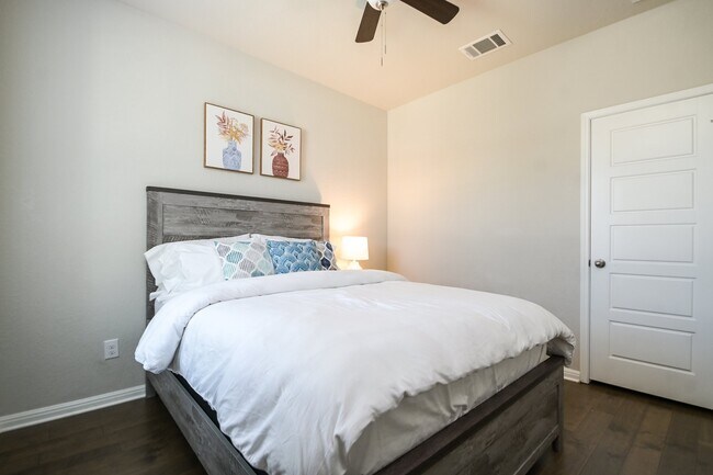 Photo - 2411 Verona Wy