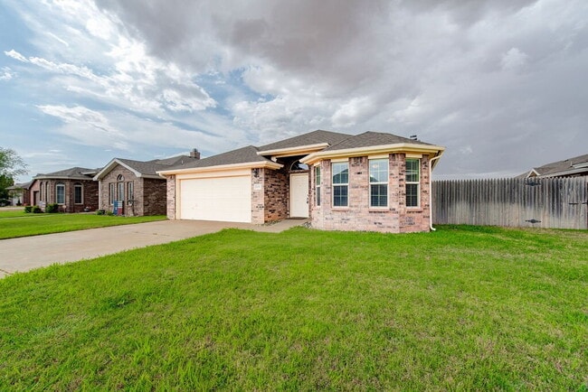 Building Photo - Spacious 4-Bedroom Gem in North Lubbock Rental
