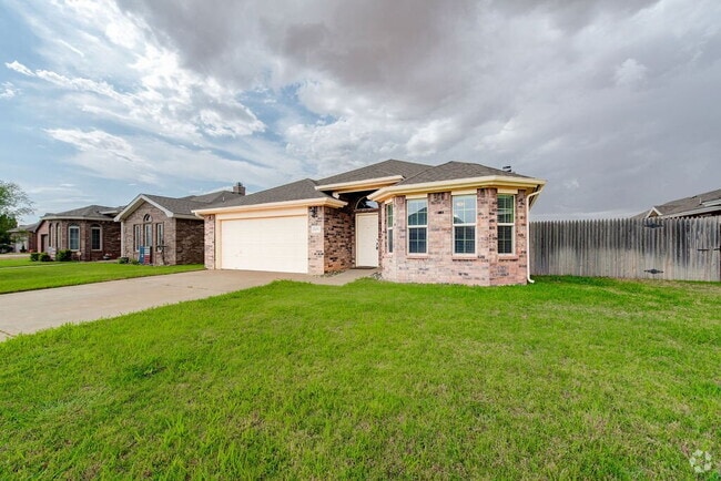 Building Photo - Spacious 4-Bedroom Gem in North Lubbock Rental