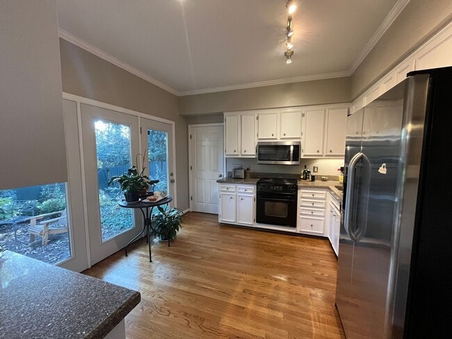 Photo - 2 Bedroom/ 2.5 Bath Townhome with 1 Car Ga...