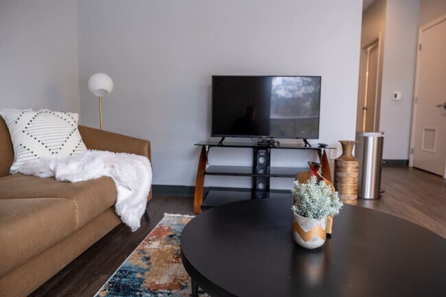Photo - 2301 Ingersoll Ave Unit SI FL3-ID1534893P
