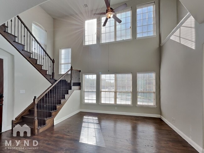 Photo - 868 Dartford Dr