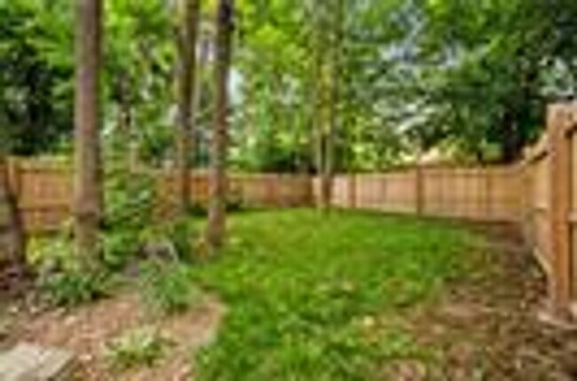 Photo - 516 Borland St