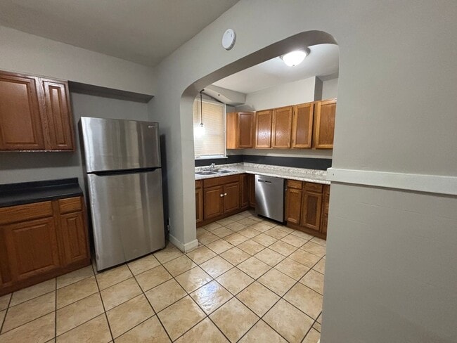 Photo - 516 Wrexham Ave