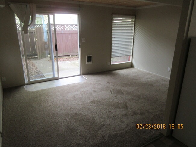 Photo - (690) Circle Court - 1 Bedroom / 1 Bathroom Unit J03
