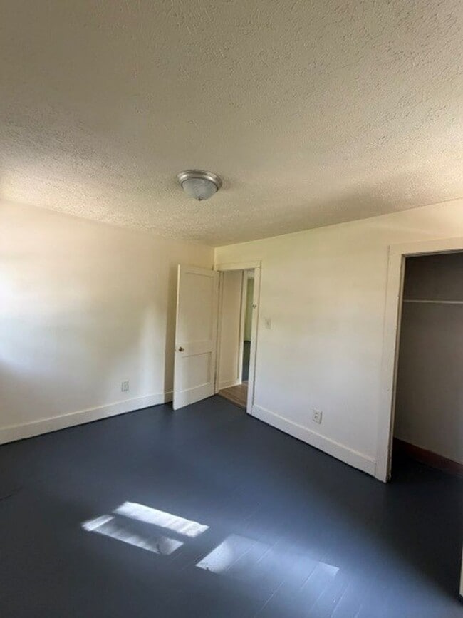 1712 1/2 Walnut St