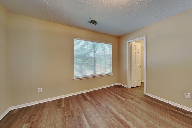 Photo - 6530 Portlick Dr