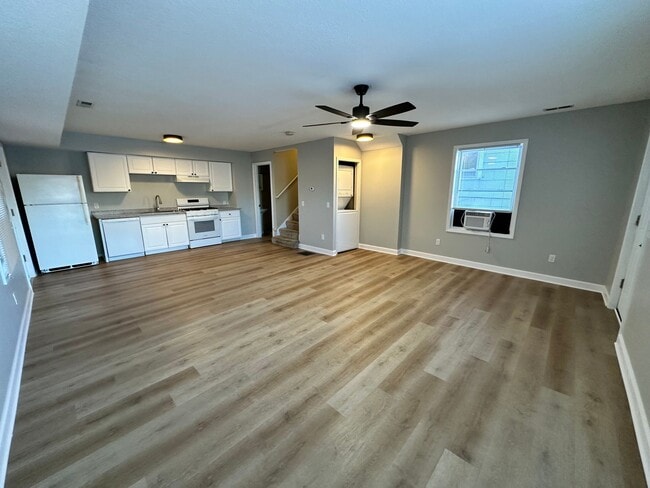 Building Photo - Updated 5-BR, 2-BA Apartment by the U of M Available! Unit 629 Oak St SE #2