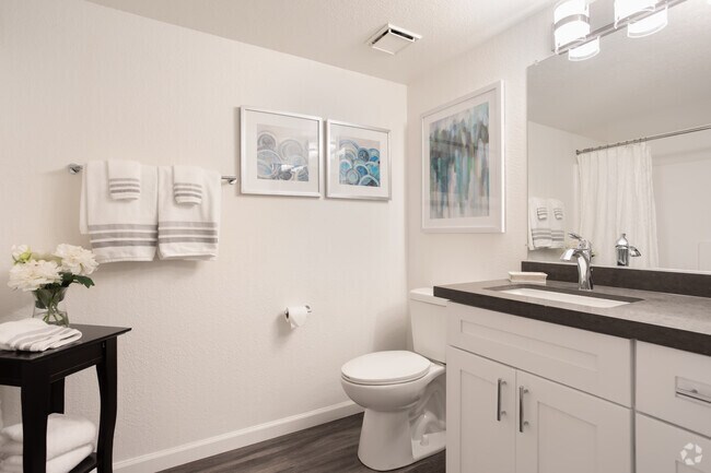 1BR, 1BA - 716 SQFt