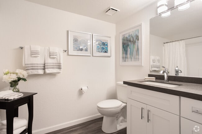 1BR, 1BA - 716 SQFt - Club Pacifica Apartments