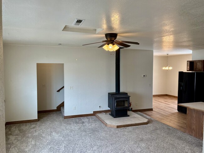 Photo - 395 Blakeland Dr