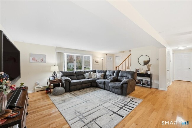 Photo - 198 Dartmouth Dr