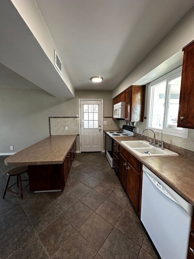 Photo - 3 BED ROOM HOME IN MESA WITH NO HOA