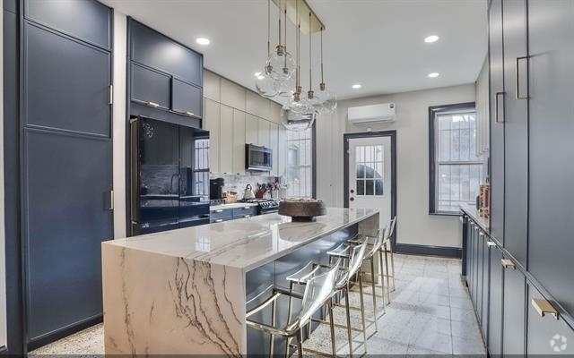 Building Photo - 62 Park St Rental