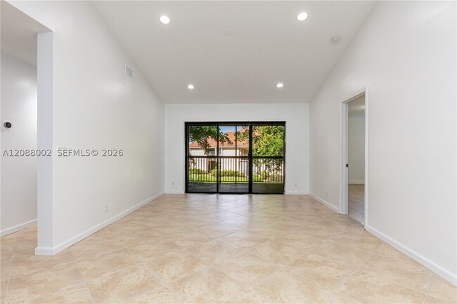 5741 Riverside Dr Unit 205A5