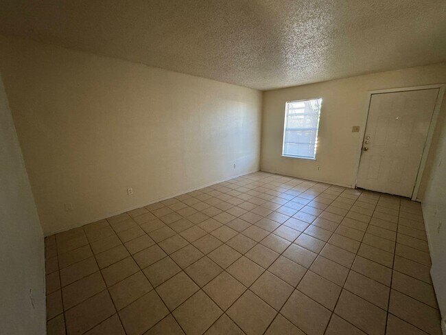 Photo - 2010 Cedarhill Dr Unit # A