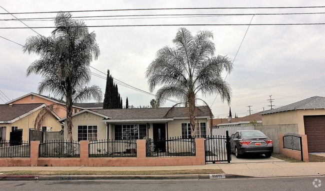 Building Photo - 16813 S New Hampshire Ave Rental