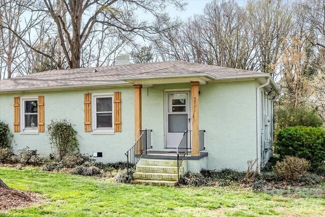 Building Photo - 5711 Oak Dr