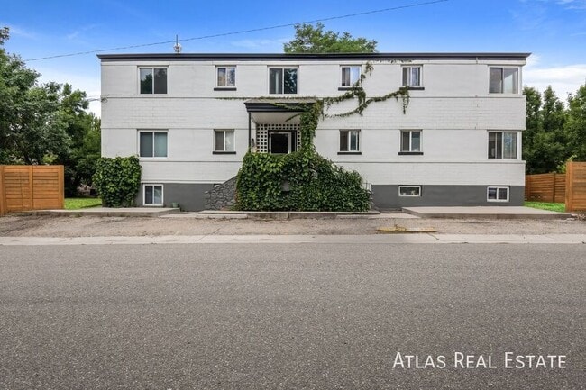 Building Photo - 1001 19th St Unit 3 Rental