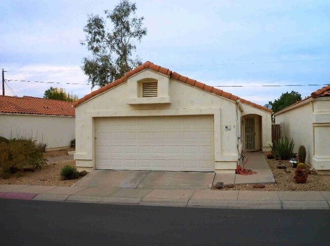 Photo - 2314 E Evans Dr House