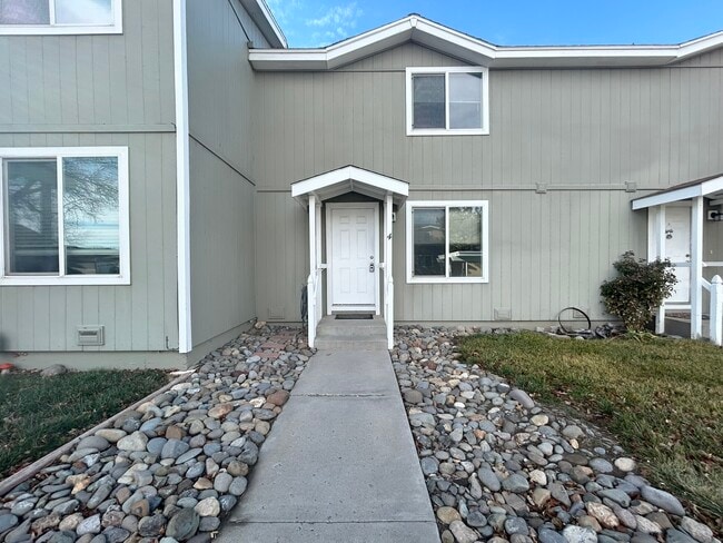 Building Photo - 1283 Redwood Cir Rental