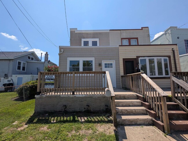 Building Photo - 710 Sewell Ave Rental