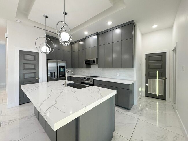 Photo - 3011 Quintero St