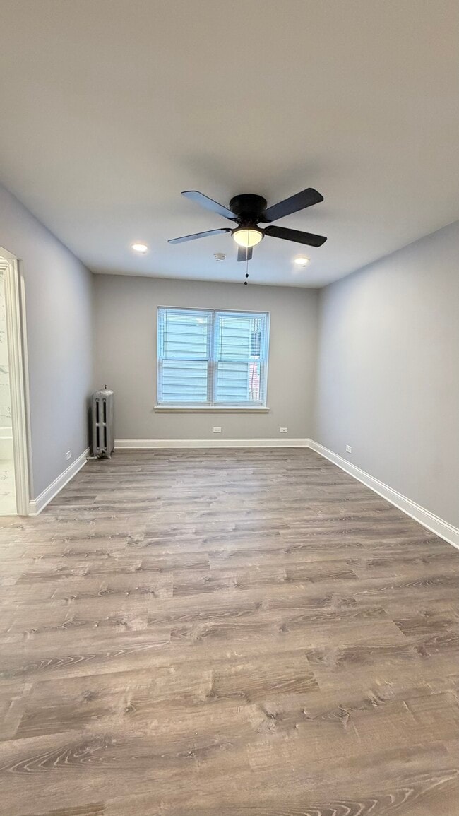4031 Kenmore Studio - Now Available - 4031 N Kenmore Apartments