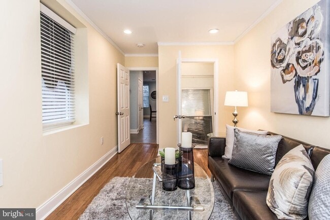 Photo - 2345 Turner St