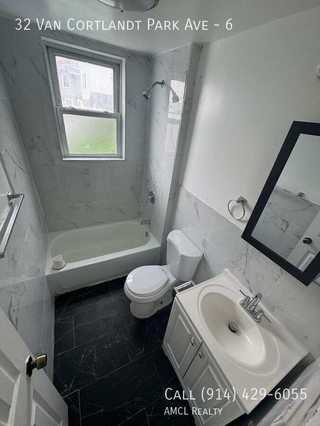 Photo - 32 Van Cortlandt Park Ave Unidad 6