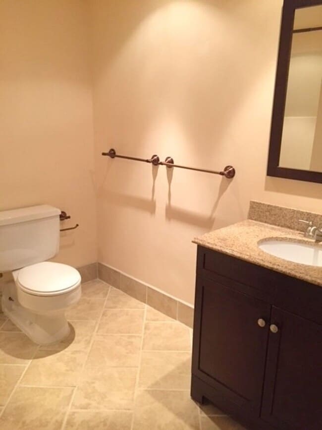 Building Photo - Amite condo available August!