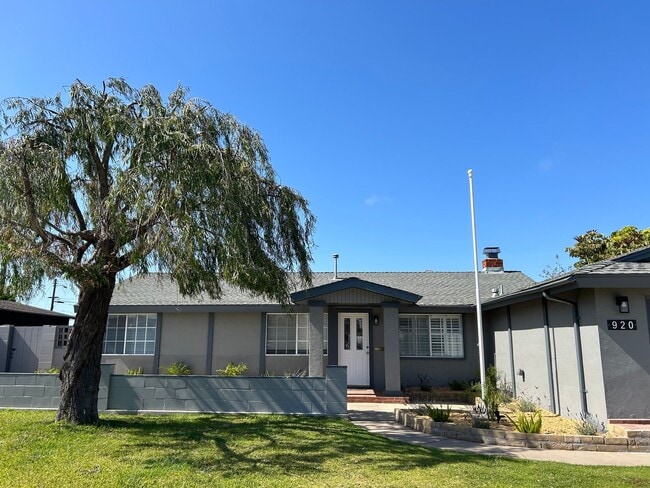 4 BR/2 BA House - 4 BR/2 BA House