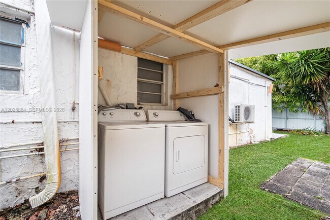 Photo - 2255 SW 10th St Unit B