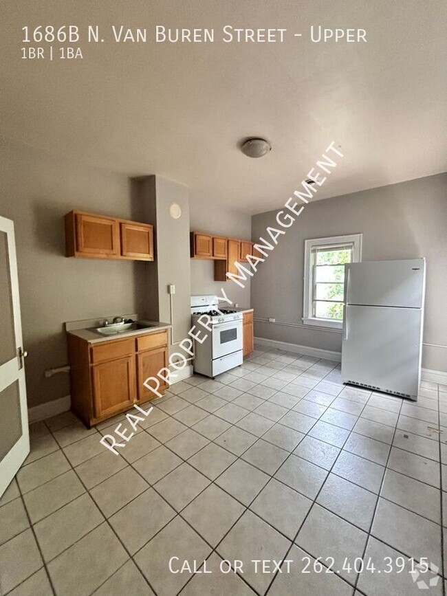 Building Photo - One Bedroom Upper - Prime Location. Unit Upper Rental