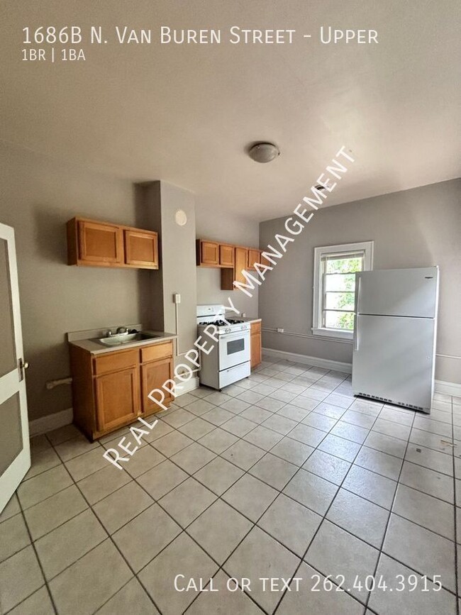 One Bedroom Upper - Prime Location. - One Bedroom Upper - Prime Location. Apartment Unit Upper