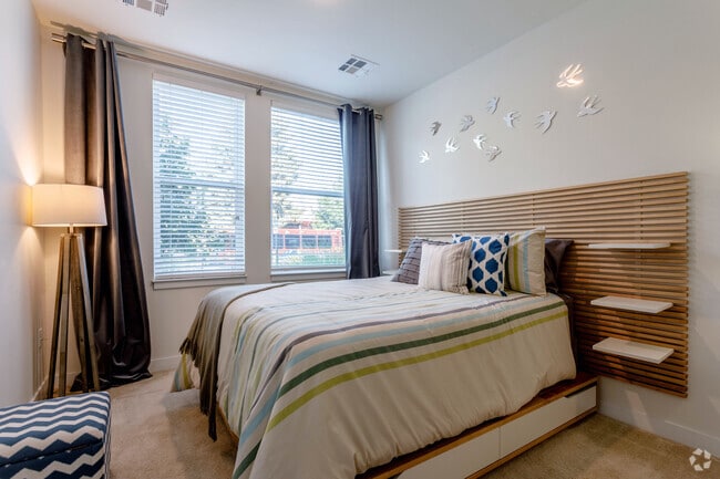 2BR, 2BA - 1,087SF