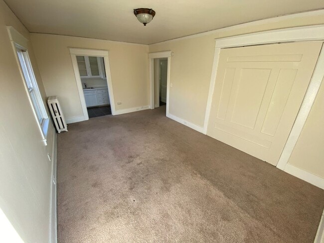 Photo - Queen Anne Arms