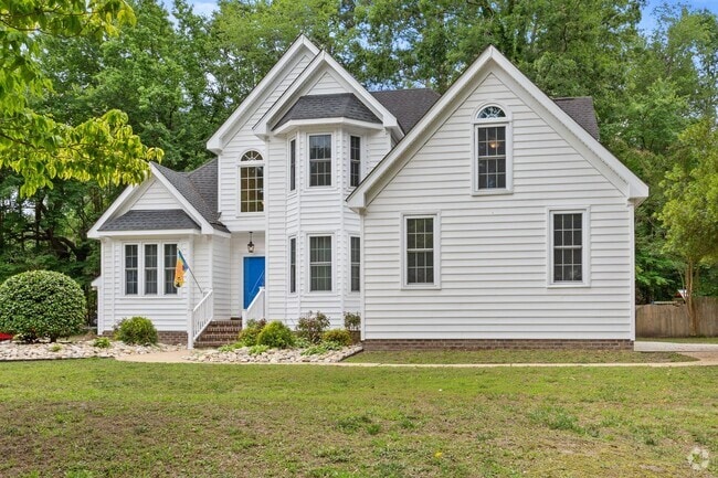 Building Photo - 5BR/3BA with Fresh Paint and New Carpet in... Rental