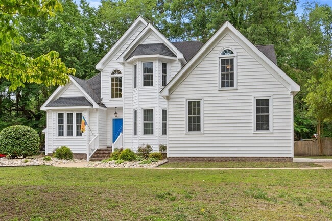 Building Photo - 5BR/3BA with Fresh Paint and New Carpet in... Rental